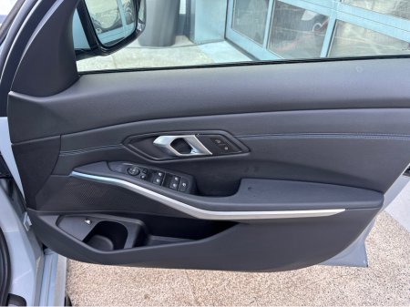 2025 BMW 3 Series - thumbnail 23