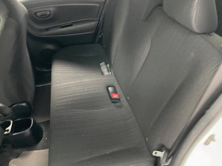 2017 Toyota Yaris - thumbnail 17