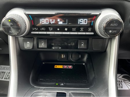 2025 Toyota Rav4 2.5 HYBRID SOL AUTO 218 BHP LEATHER €43,995 thumbnail