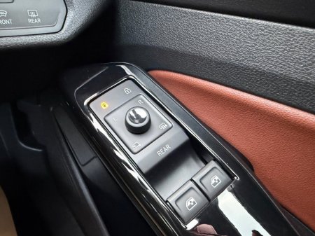 2022 Volkswagen ID.4 Pure 52kWh Life SUV 5dr Electric Auto (148 ps) thumbnail