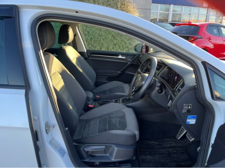 2019 Volkswagen Golf HIGHLINE AUTOMATIC 1.4 PETROL //LOW MILES//HIGH SPEC//REVERSE CAMERA//KEYLESS ENTRY//ADAPTIVE CRUISE CONTROL// €21,950 thumbnail