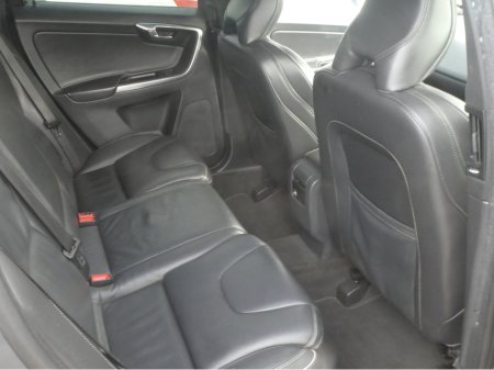 2017 Volvo XC60 2.4D D5 R-DESIGN LUXURY NAV AWD thumbnail