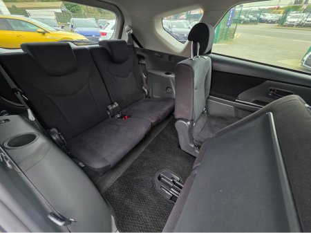 2014 Toyota Prius Alpha - thumbnail 20