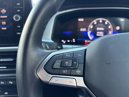 2024 Volkswagen T-Roc T-ROC EDITION 75 1.0TSI M6F 116HP €29,975 thumbnail