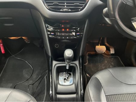 2017 Peugeot 2008 - thumbnail 16