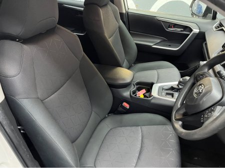 2019 Toyota Rav4 €27950 2019 TOYOTA RAV4 HYBRID X 2.5 AUTOMATIC / CRUISE CONTROL AND MORE €27,950 thumbnail