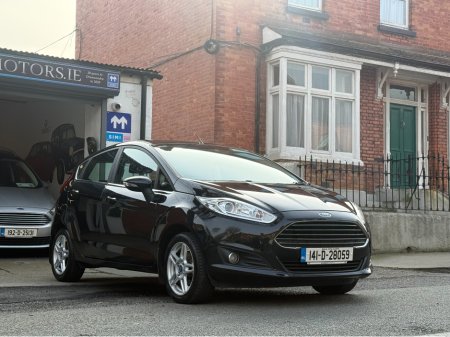 2014 Ford Fiesta - view 3