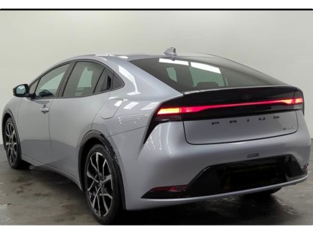 2025 Toyota Prius - thumbnail 2