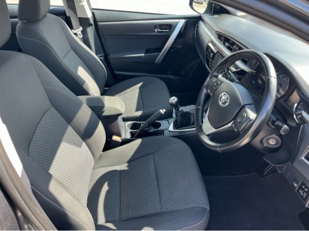 2017 Toyota Corolla - thumbnail 6