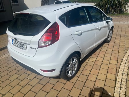 2017 Ford Fiesta - thumbnail 5