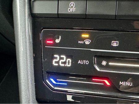 2023 Volkswagen T-Roc ++JUST 6K KML++ STYLE 1.5 TSI D7F 150HP €34,950 thumbnail