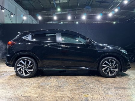 2021 Honda Vezel 1.5 HYBRID - RS EDITION - BLACK HALF LEATHER - PADDLE SHIFT - CRUISE CONTROL - FACTORY ALLOYS - €25,950 thumbnail