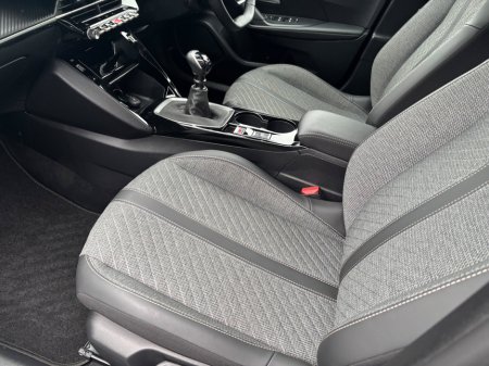 2025 Peugeot 2008 1.2 Puretech 100bhp Allure €26,950 thumbnail