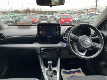 2022 Toyota Yaris HYBRID ELECTRIC LUNA €22,950 thumbnail