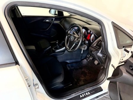 2012 Opel Astra - thumbnail 8