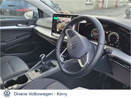 2024 Volkswagen Golf - photo 2