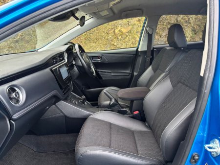 2016 Toyota Auris Hybrid €13,950 thumbnail