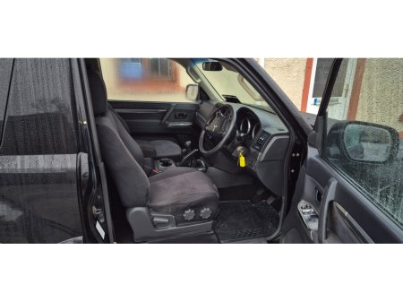 2014 Mitsubishi Pajero - thumbnail 8