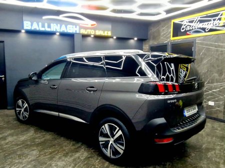2023 Peugeot 5008 - thumbnail 2