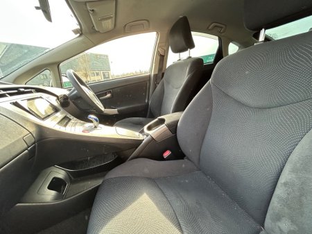 2016 Toyota Prius - thumbnail 9