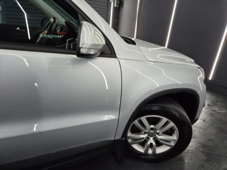 2012 Volkswagen Tiguan - thumbnail 4