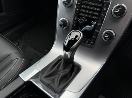 2017 Volvo V60 D4 CLASSIC 2.0 D // SERVICE HISTORY // REVERSE CAMERA // DIGITAL CLUSTER €19,900 thumbnail