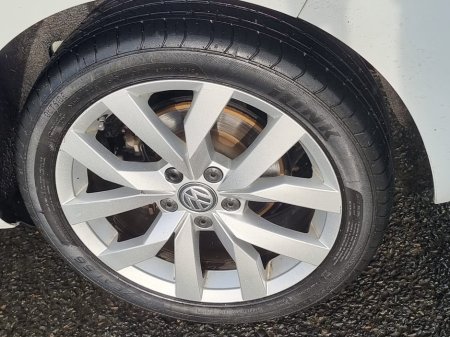 2018 Volkswagen Golf 2018 VOLKSWAGEN GOLF HI-LINE AUTO NCT'd €15,990 €15,990 thumbnail