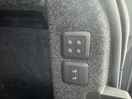 2019 Land Rover Range Rover VOGUE P400E A thumbnail