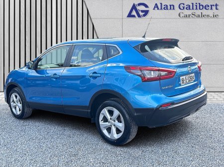 2018 Nissan Qashqai - view 2