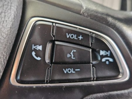 2016 Ford Focus - thumbnail 9