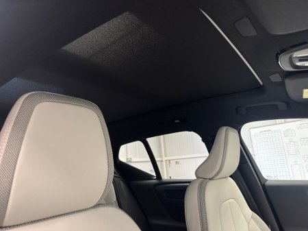 2026 Volvo EX40 - thumbnail 23