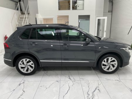 2023 Volkswagen Tiguan  €31,995 thumbnail