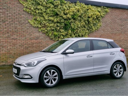 2018 Hyundai i20 DELUXE Finance Available €9,994 thumbnail