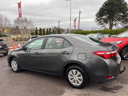 2015 Toyota Corolla 1.33 TERRA 4DR  PETROL €9,950 thumbnail