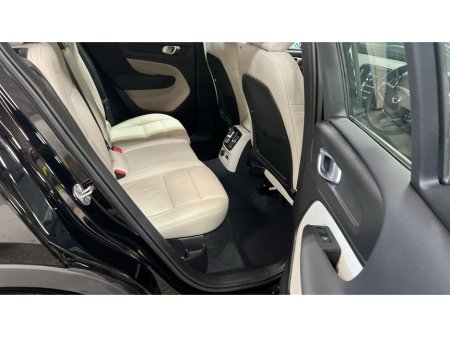 2022 Volvo XC40 - thumbnail 8