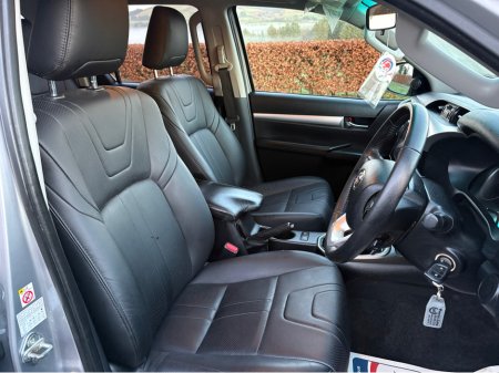 2020 Toyota Hilux DOUBLE CAB SR5 4DR thumbnail