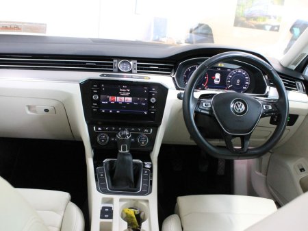 2018 Volkswagen Passat - thumbnail 10