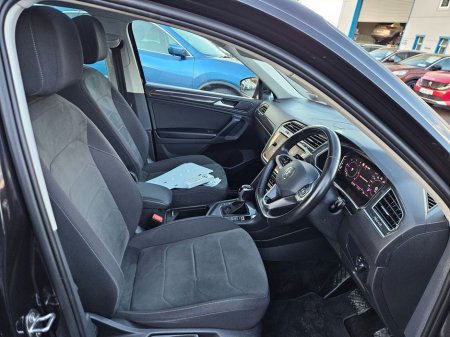 2021 Volkswagen Tiguan Elegance 2.0tdi D7F 150HP 5DR Auto €33,990 thumbnail