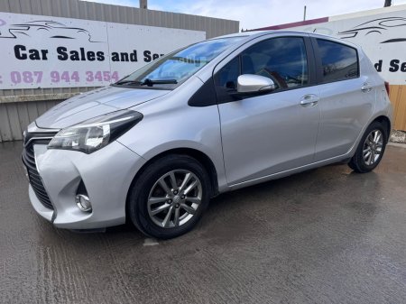 2016 Toyota Yaris - thumbnail 15