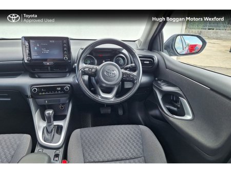 2023 Toyota Yaris HYBRID LUNA, VERY LOW MILEAGE! €23,995 thumbnail