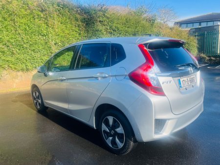 2017 Honda Fit DAA-GP5 €12,950 thumbnail