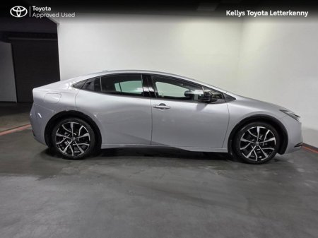 2025 Toyota Prius - thumbnail 5