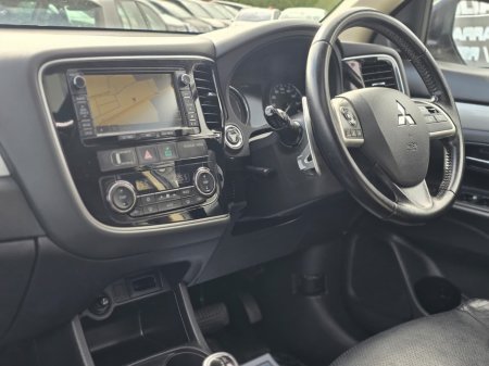 2014 Mitsubishi Outlander - thumbnail 17