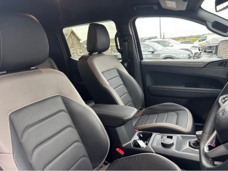 2024 Volkswagen Amarok AVENTURA V6 TDI 4M DC 4MOTION €61,900 thumbnail