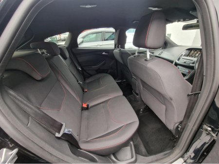 2018 Ford Focus - thumbnail 27