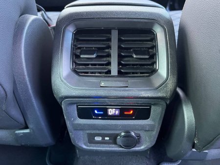 2023 Volkswagen Tiguan R-LINE 1.4 HYBRID // 20" R-LINE ALLOYS // PARKING SENSORS // APPLE CARPLAY/ANDROID AUTO €36,900 thumbnail