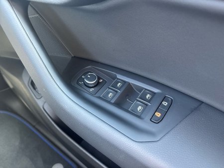 2025 Volkswagen Touareg 3.0 TSI PHEV 462HP R €115,975 thumbnail