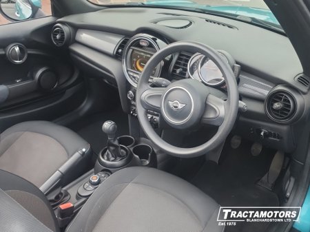 2016 MINI Convertible COOPER €15,999 thumbnail