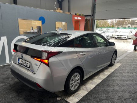 2022 Toyota Prius - thumbnail 2