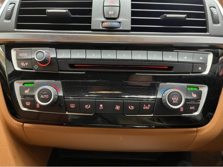 2019 BMW 3 Series 2019 BMW 320D LUXURY 2.0 AUTOMATIC / CRUISE CONTROL / REVERSE CAMERA / ELECTRIC MEMORY & HEATED SEATS AND MORE thumbnail